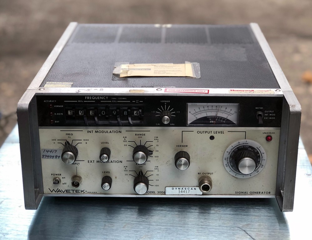 Wavetek 3006 520 MHz Signal Generator