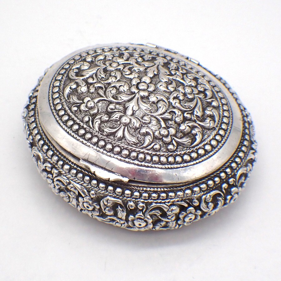 Ornate Oval Box 900 Silver