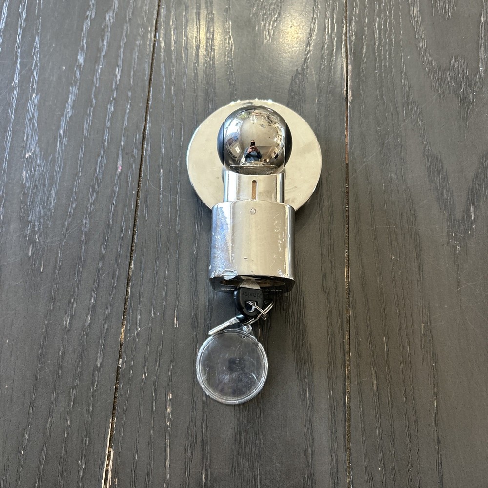 Master 377 trailer lock comes with 2 keys Fits 2"