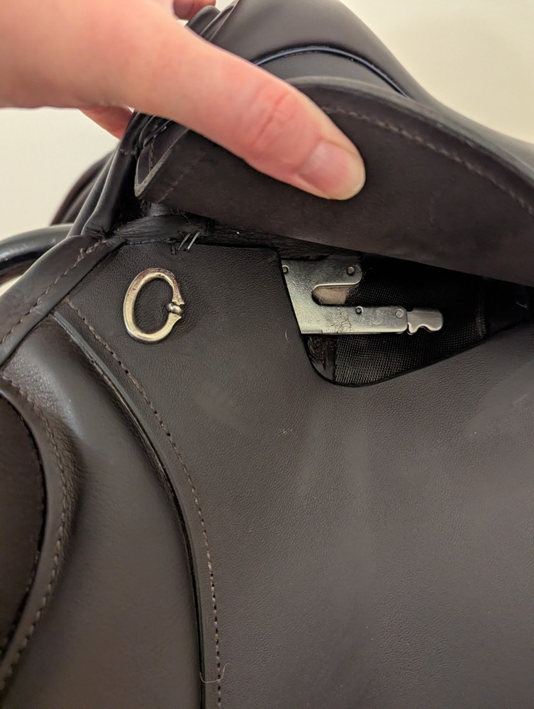 17.5" 2023 County Xcelerator Jump Saddle, N Tree - wool flocked