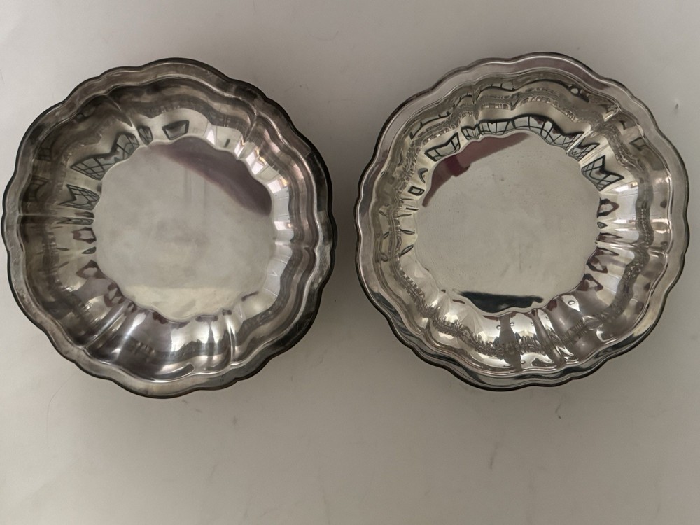 WM A ROGERS Silverplate Set 2 Scalloped Shell Serving Bowls 9.5" Vintage