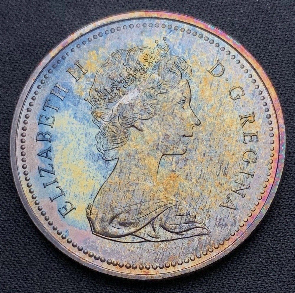 1972 Canada Silver Dollar $1 - Lightly Toned