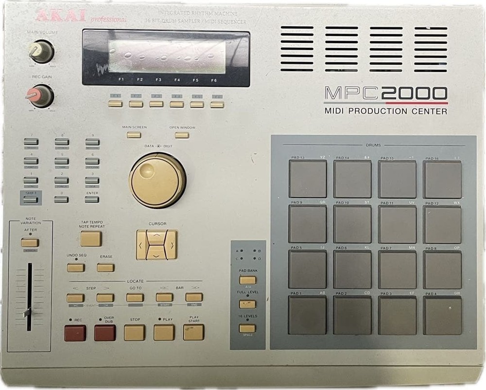 AKAI MPC2000 Drum Machine Sampler Sampling Sequencer From Japan USED