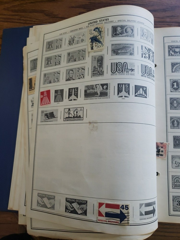 H.E.Harris Statesman Deluxe World Stamp Album with 120 Stamps Holds Up To 30,000