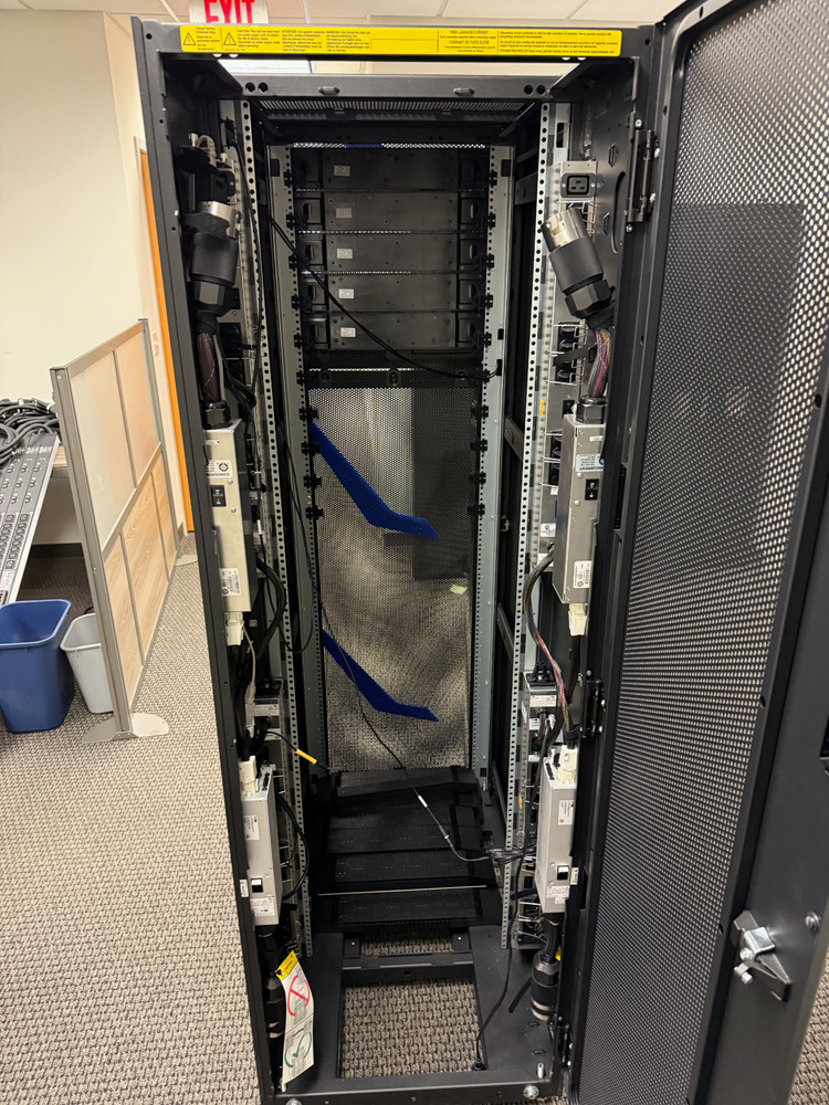 Dell EMC VMAX ALL FLASH 40U Server Rack with PDU's