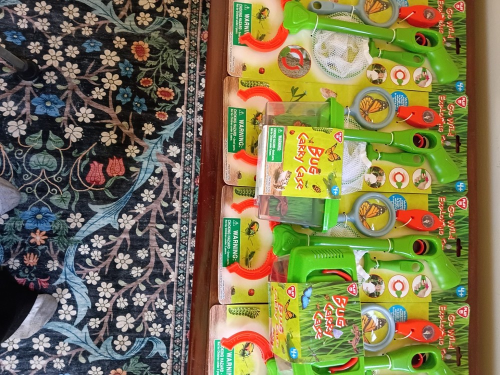 Four Go Wild Exploring Kits And Two Bug Carry Cases.