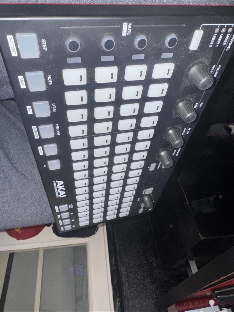 Akai Professional Fire Performance Controller Compatible with fl Studio