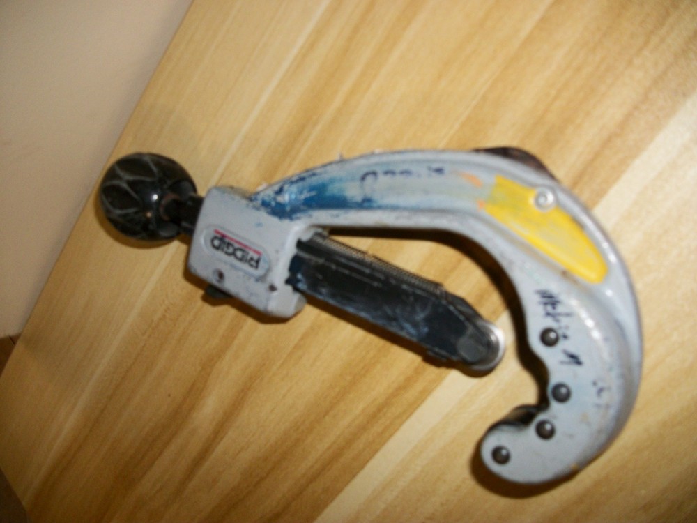 RIDGID 152 PIPE CUTTER 1/4 - 2-5/8