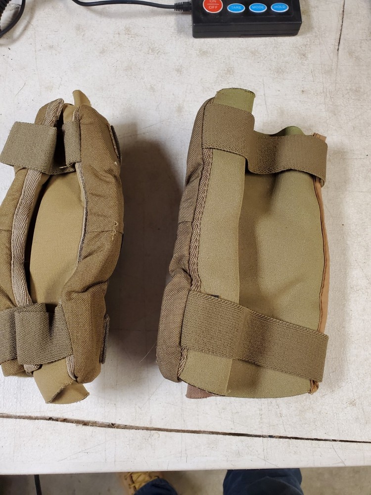 USMC Issue BPE Combat Elbow Pad Medium Coyote Brown w/ Black Shell (D31)