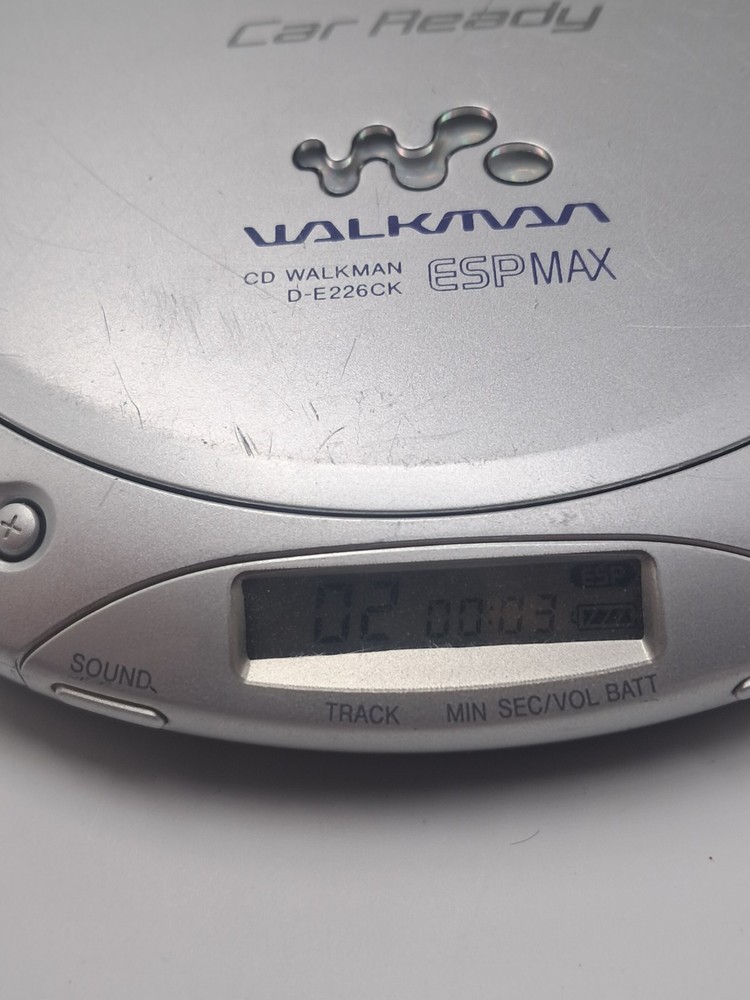 Sony Walkman D-E226CK Portable CD Player Car Ready ESP MAX Anti-Skip Silver