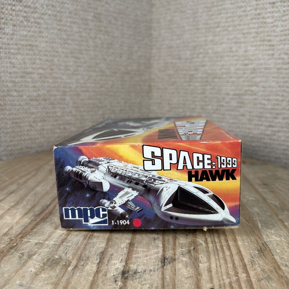 MPC Space: 1999 Hawk 10" Model Kit 1-1904