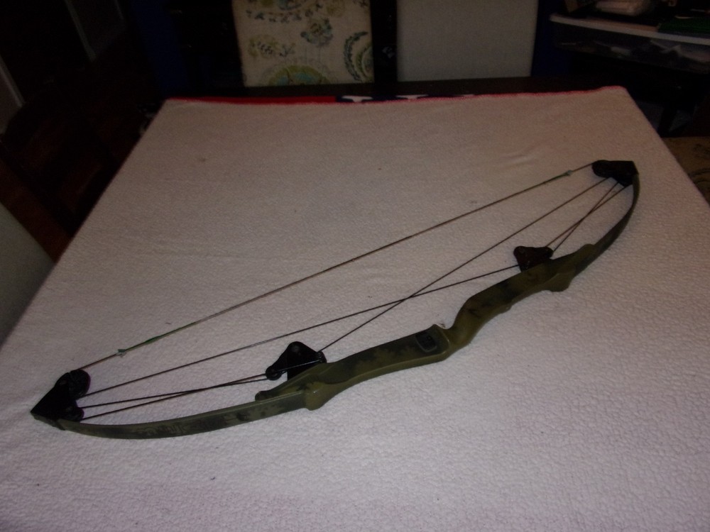 Bear Whitetail Hunter Green Camo Compound Bow