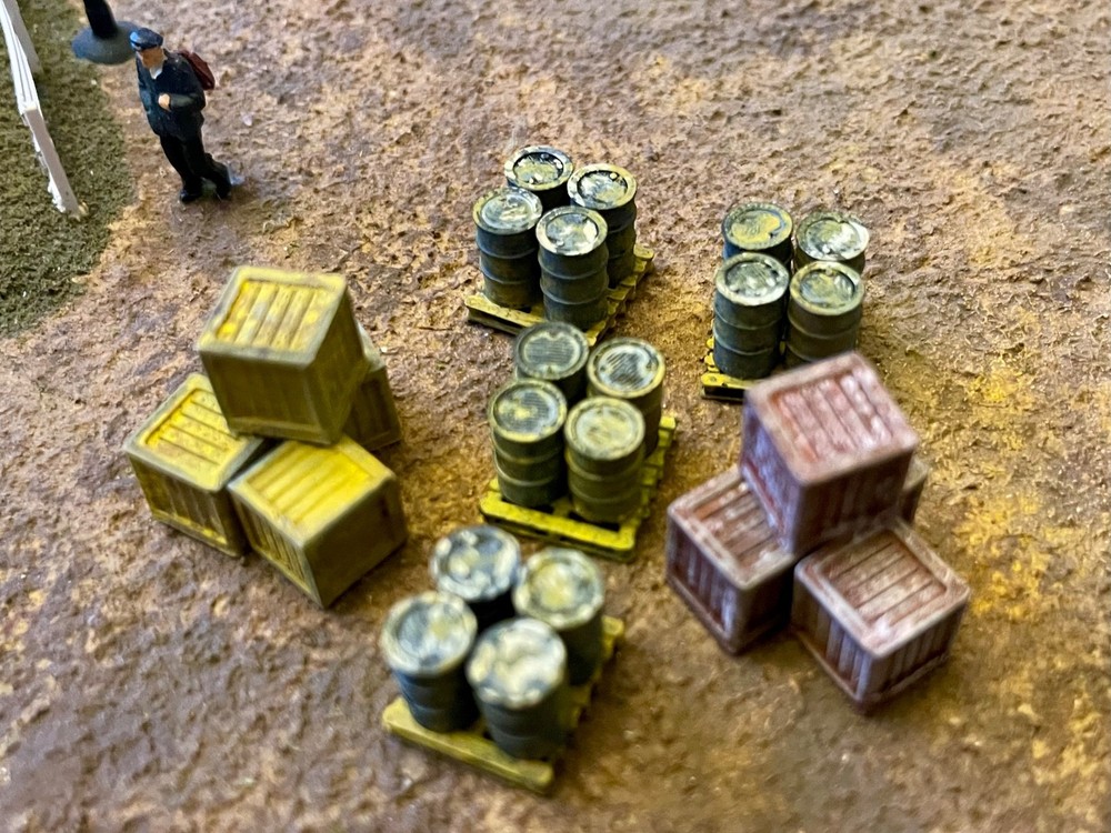 ho scale barrels & crates