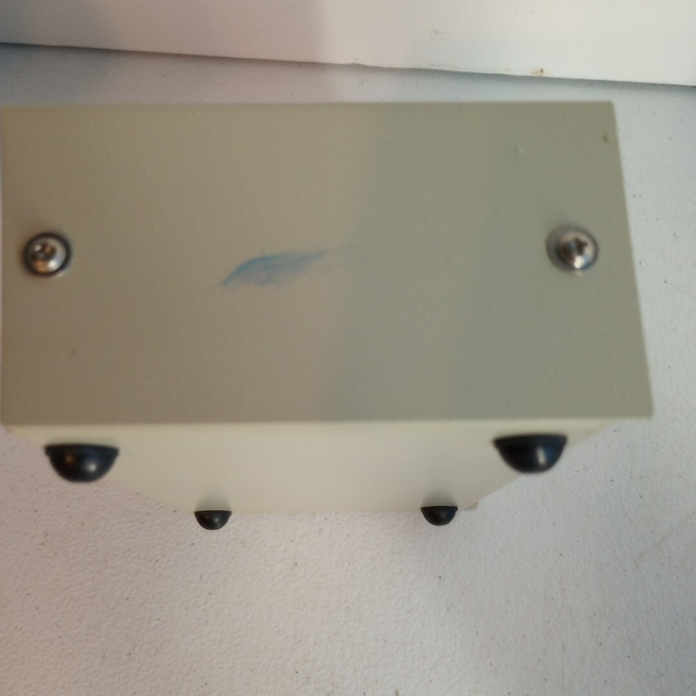 Belkin F1B024-E 2-Port Data Transfer Switch Vintage 1990's Untested