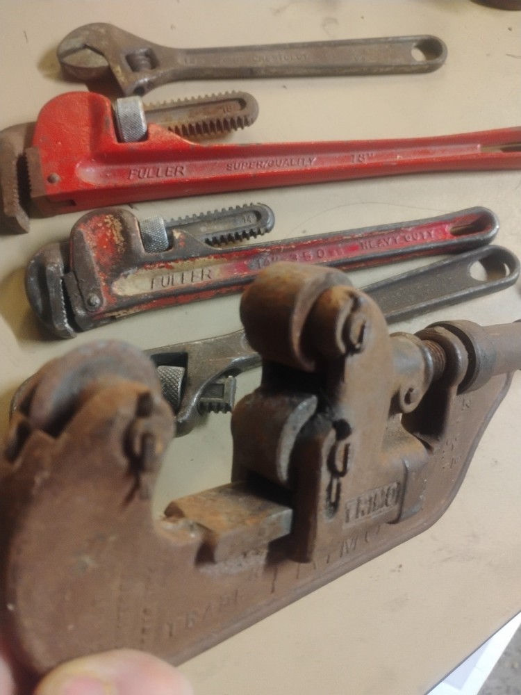 2 Fuller Pipe Wrenches - 2 Benfeild Bender - Trimo Pipe Cutter +
