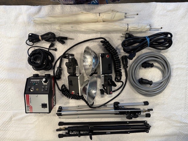 NORMAN POWER PACK 404 PORTABLE COMPLETE POWERFUL STUDIO LIGHT SYSTEM, ONLY $588