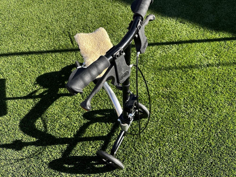 Nova Knee Scooter With Cushion Padding Tkw12