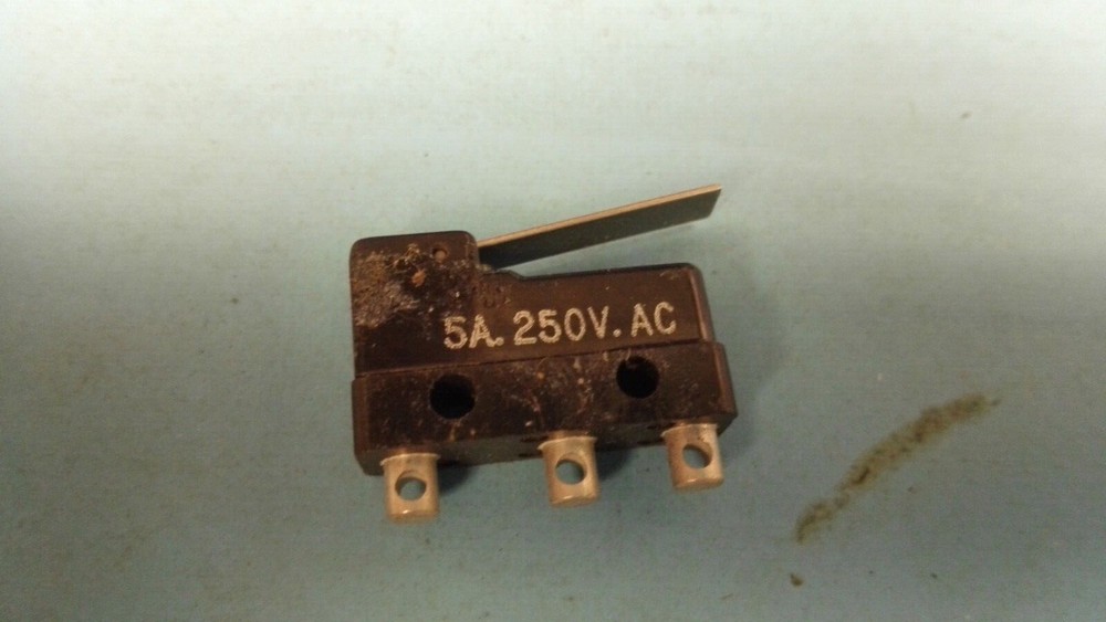 2LMT20-E Switch SPDT *Brand New* UNIMAX