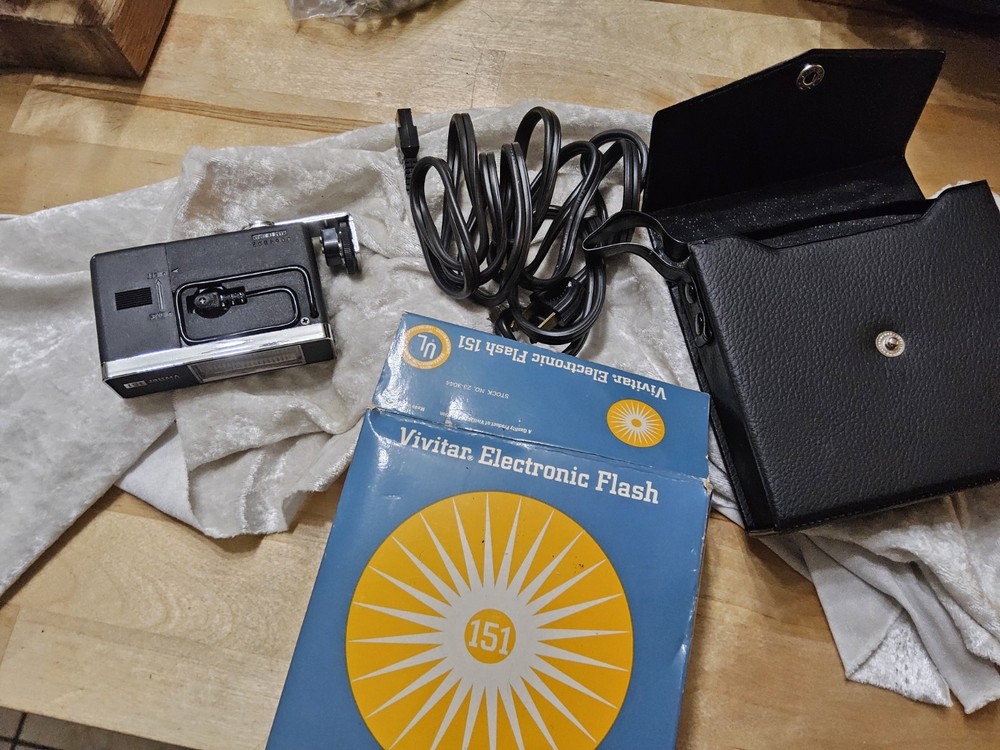 New In Box Vivitar #151 Electronic Flash Unit. TESTED
