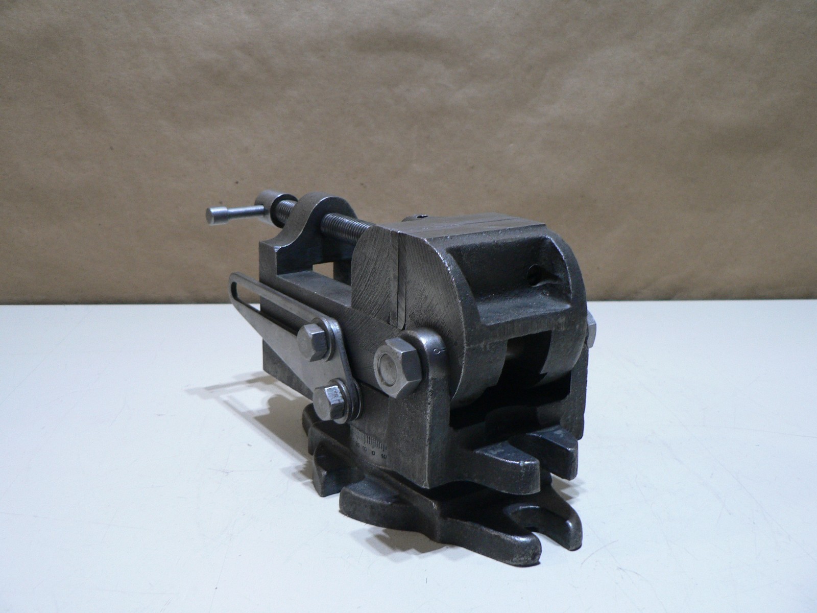 Palmgren No.000 Tilting Vise with Swivel Base 2-1/2" Jaws Opens 2-1/2"