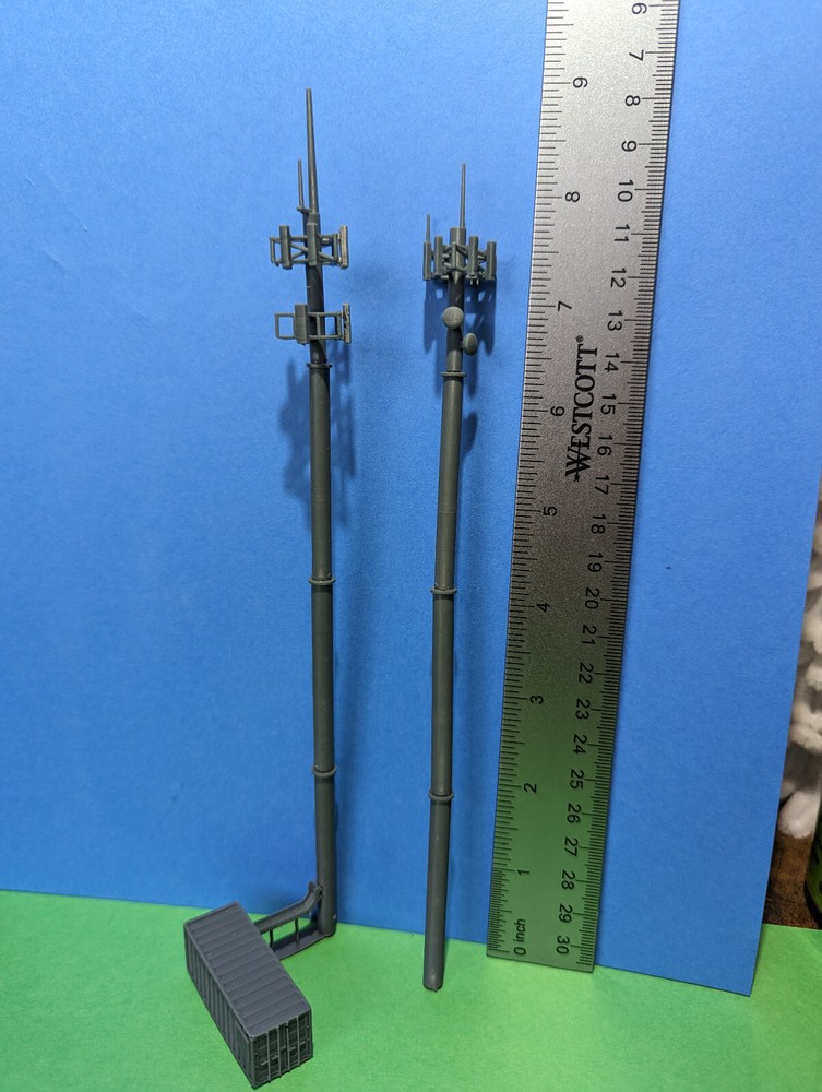 Z-Scale Cell Towers (2)