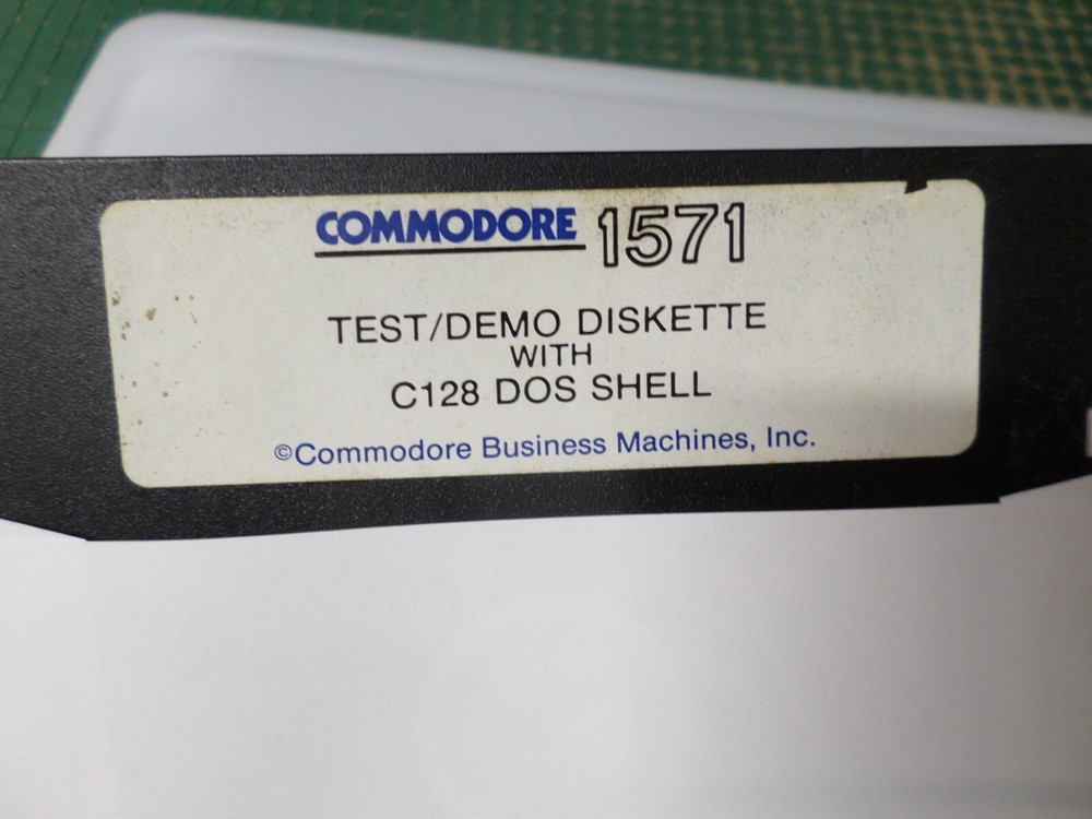 5.25" Floppy - COMMODORE 128 - 1517 - TEST/DEMO DISKETTE WITH C128 DOS SHELL