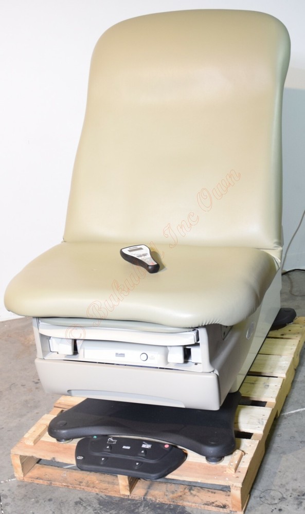 Midmark 625-004 Barrier Free Exam Table, Wireless Footswitch & Hand Control 2012