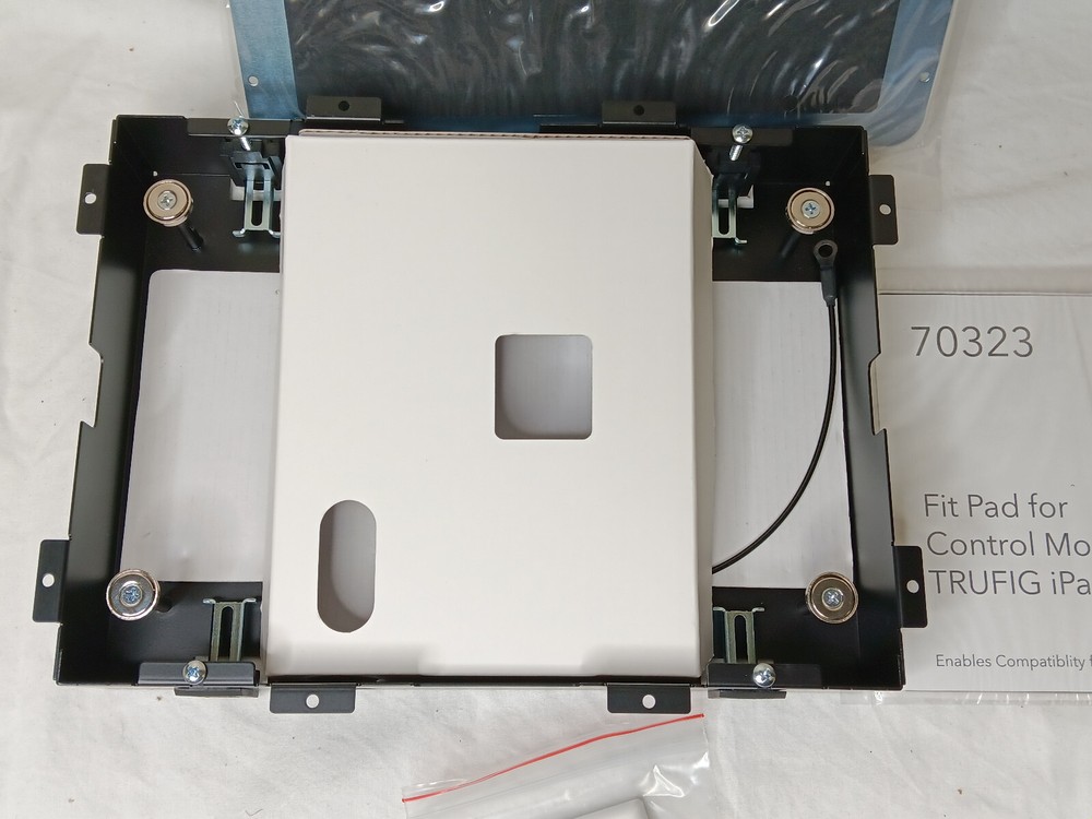 iPort 70095 Wall Mount - White