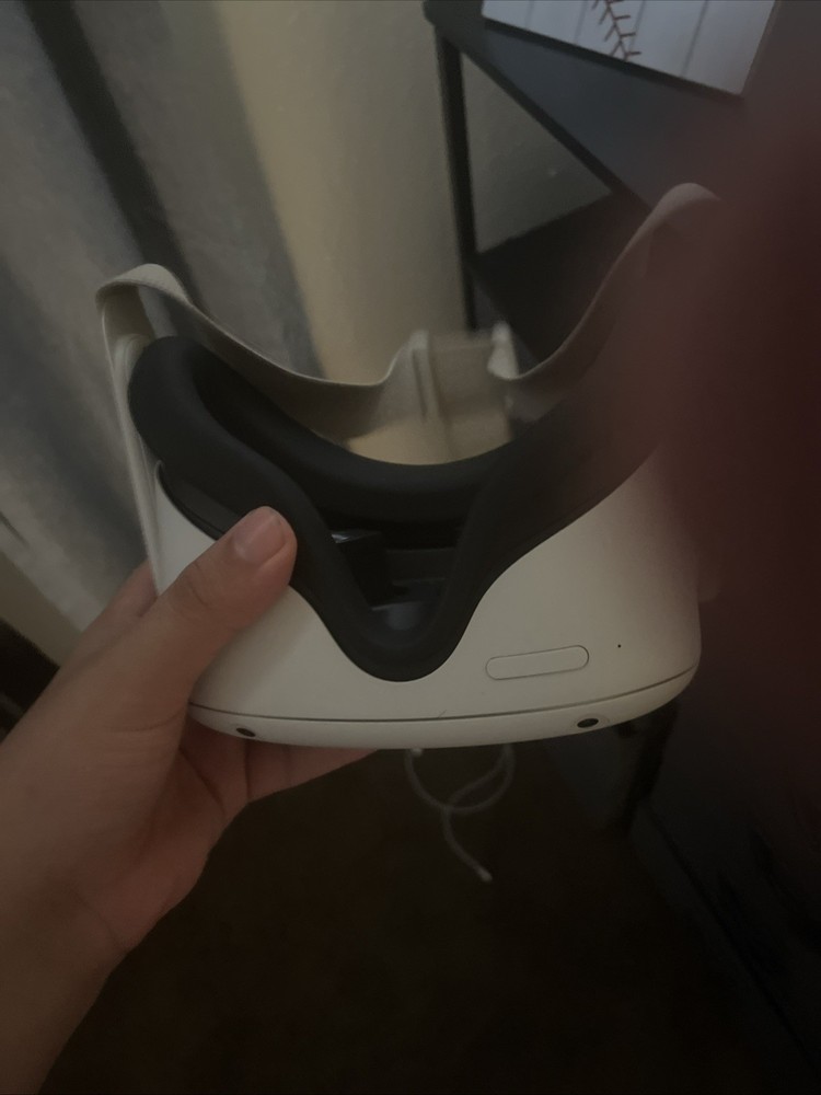 Meta Quest 2 64GB Standalone All-in-One VR Headset WITH 2 CONTROLLERS