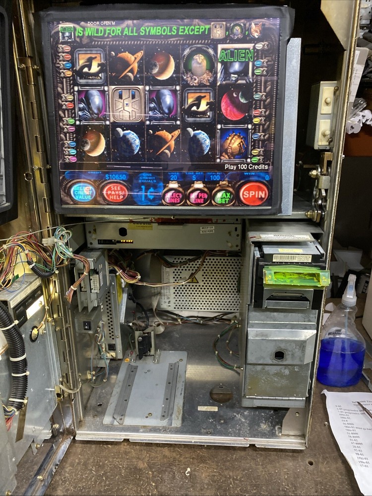 IGT I Game Alien SLOT MACHINE