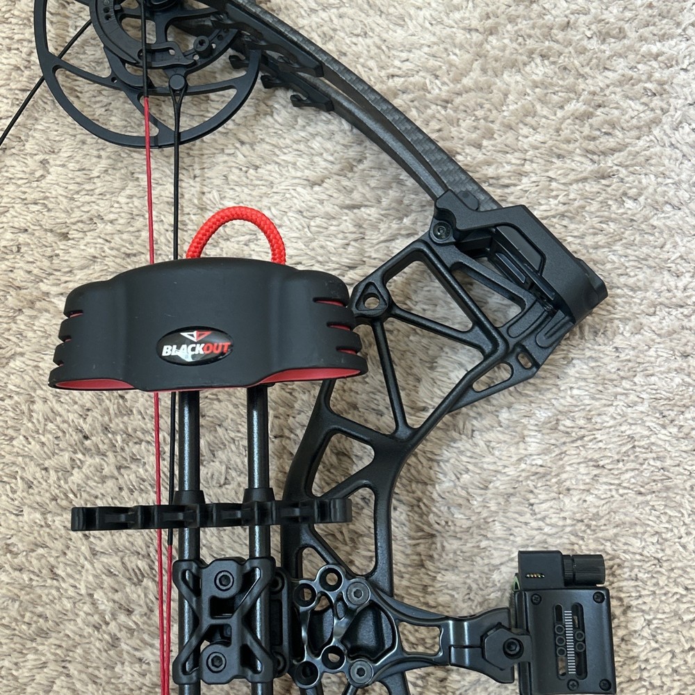 BlackOut Epic Compound Bow RH – Trophy Ridge Sight – Needs String / Repair As-is