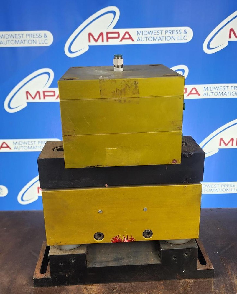 Dynamic AS/2000/125 Large Gold Shear Max width: 4.89” Max cross section .062”
