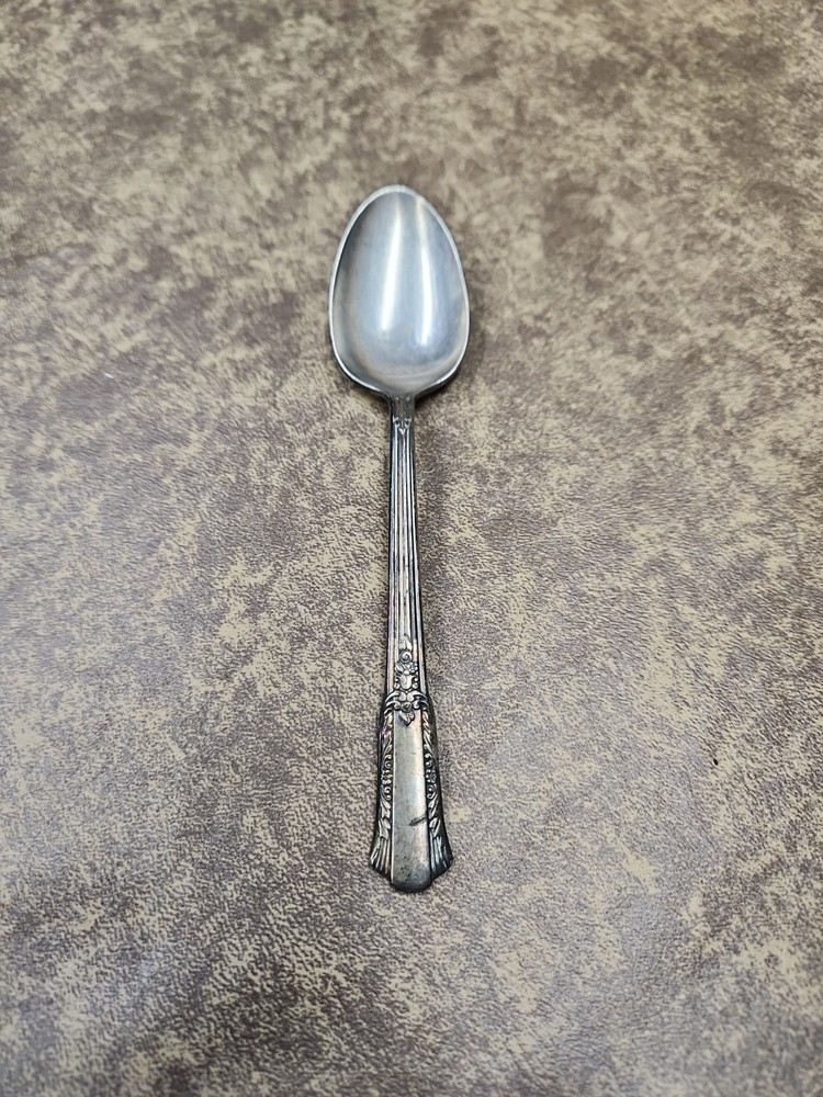 Wm Rogers Overlaid IS Treasure Pattern Silverplate Teaspoon