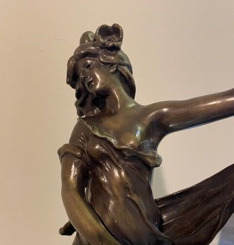 Auguste Moreau Figural Bronze - En Vedette - Signed