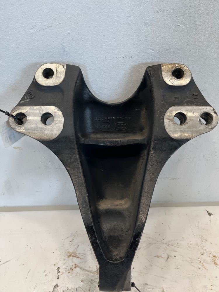 International Suspension Bracket (641-12356)