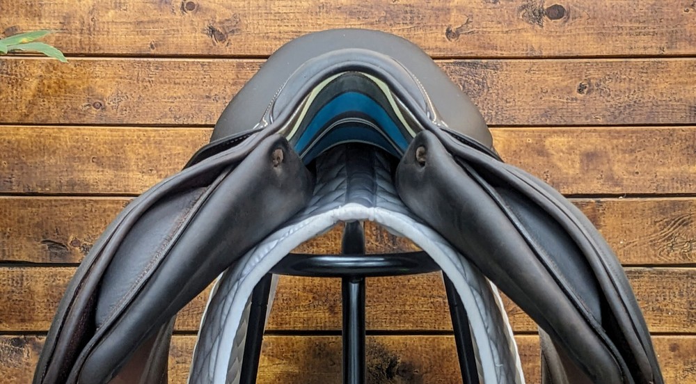 17.5" Voltaire Stuttgart 2A (2022) *ON TRIAL*