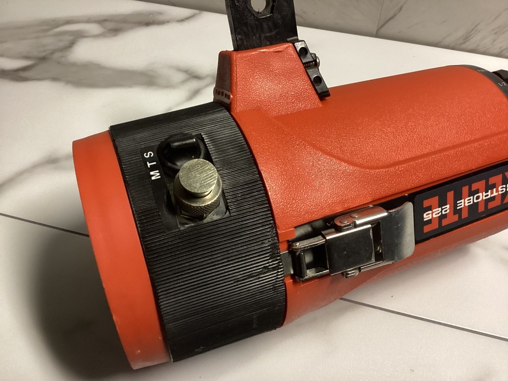 Ikelite Substrobe 225 Underwater Photography Strobe Light.