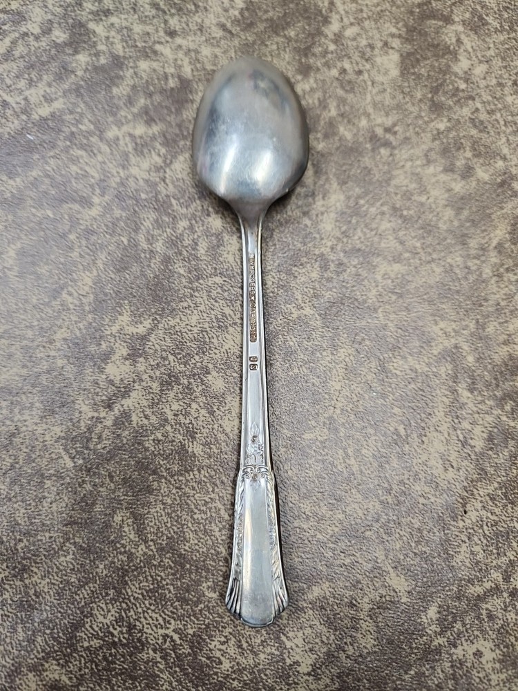 Wm Rogers Overlaid IS Treasure Pattern Silverplate Teaspoon
