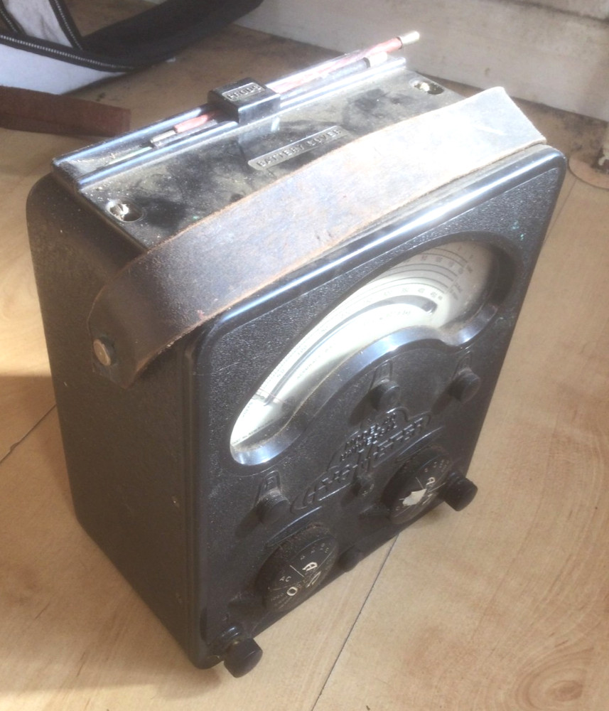 MODEL 40 UNIVERSAL AVOMETER WITH CASE / VINTAGE / not tested / xv