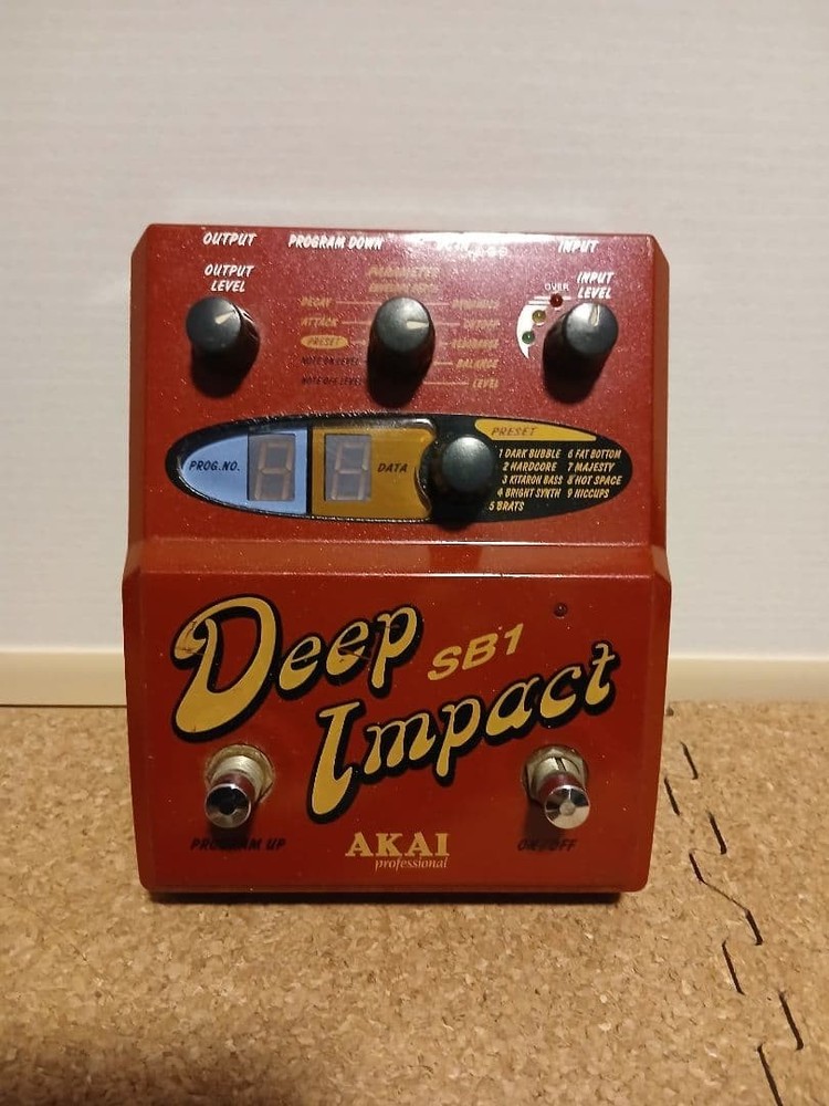 AKAI Deep Impact SB1 bass effector