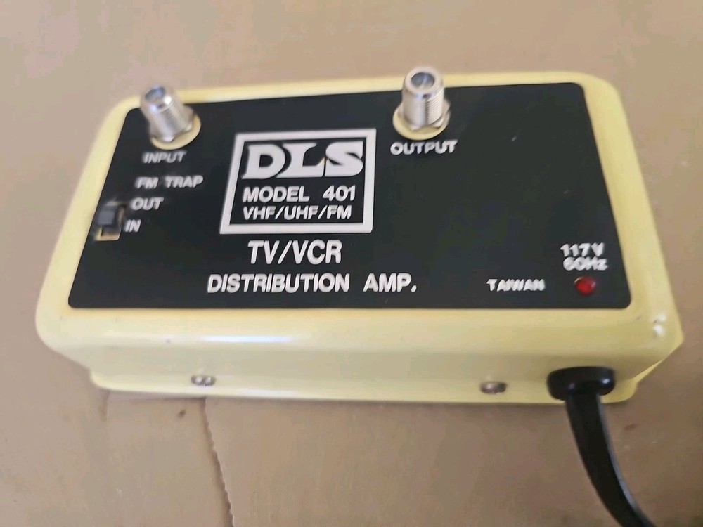DLS Model 401 TV/VCR Distribution Amp