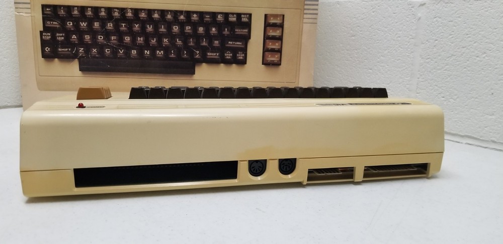 Vintage Commodore VIC-20 Computer System W/ Box Manual & Cords Powers Up
