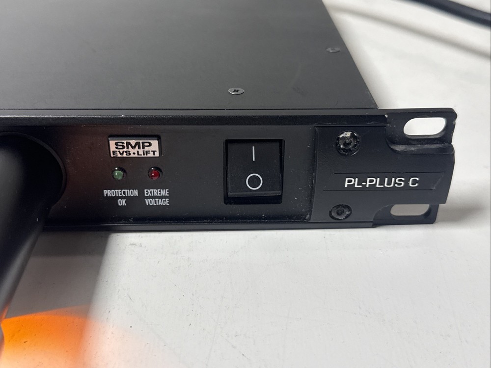 Furman PL-PLUSC Power Conditioner with Lights Voltmeter