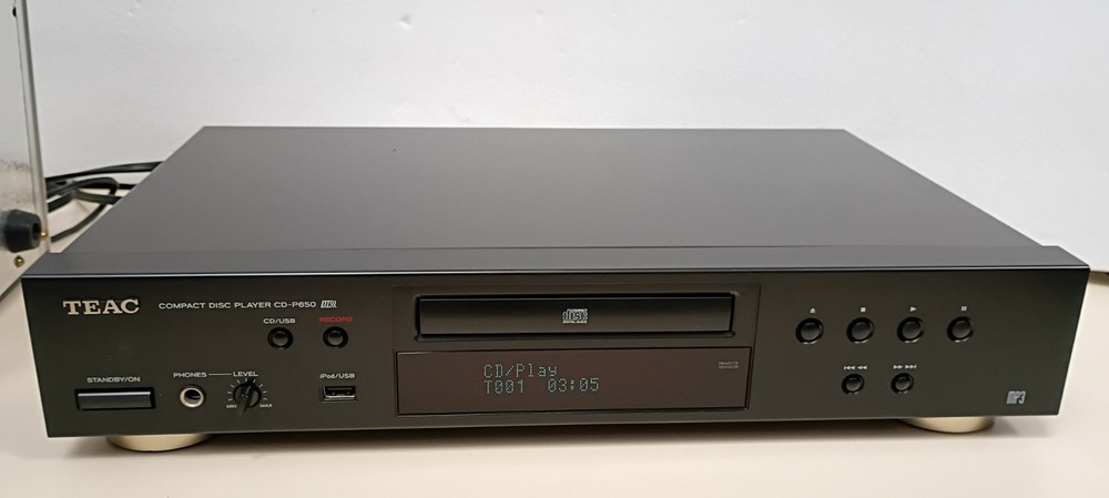 Teac CD-P650 Home Audio Compact Disc CD USB MP3 Player No Remote. ISSUES READ