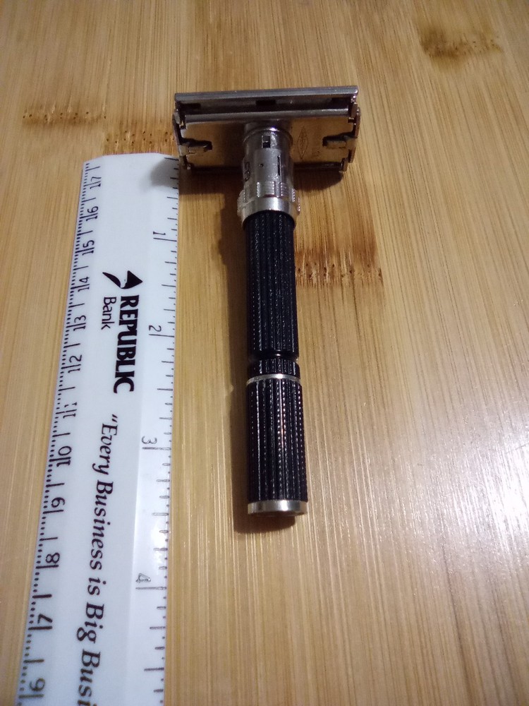 VTG BLACK HANDLE GILLETTE 1-9 ADJUSTABLE SAFETY RAZOR USA DATE CODE T-2
