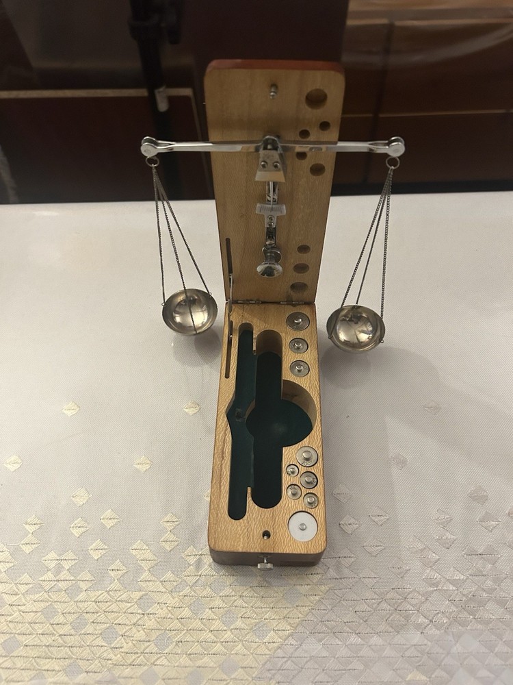 Vintage Diamond Scale