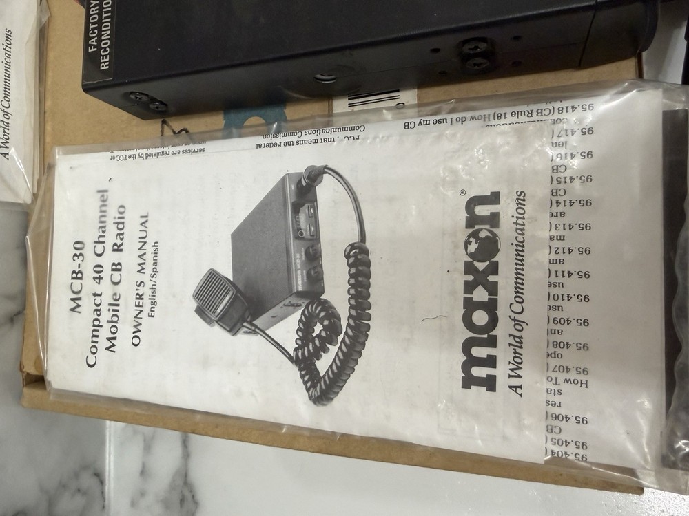 Maxon Compact 40 Channel Mobile CB Radio MCB-30 In Box Untested