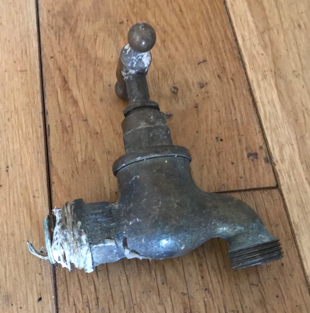 VINTAGE SOLID BRASS GARDEN TAPS Ref2 - (Black D 12)