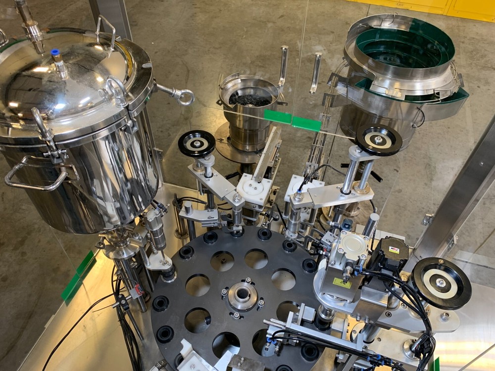 Automated Filling and Capping machine