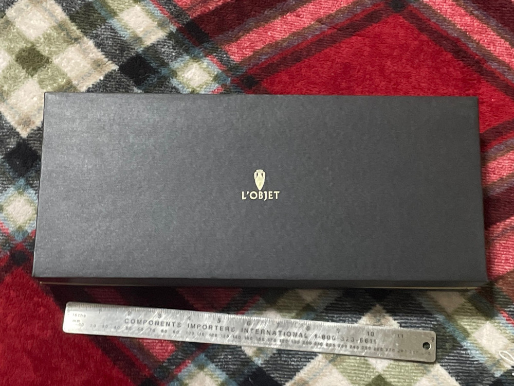 L'OBJET HOLLOW BRAID CAKE SERVER